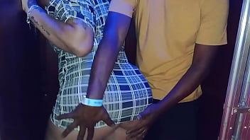 Milf Fode Com O Novinho No Elevador Do Hotel Para Satisfazer O Fetiche Do Marido