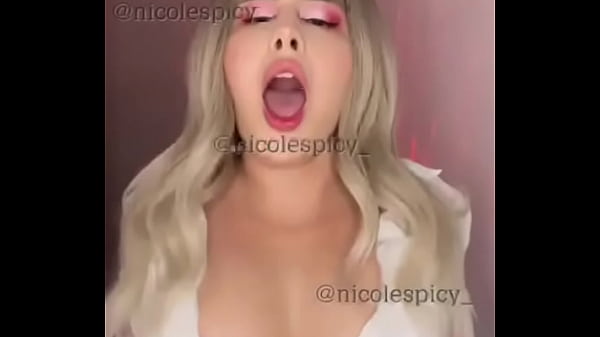 Venezolana Tetona Moviendo El Culo