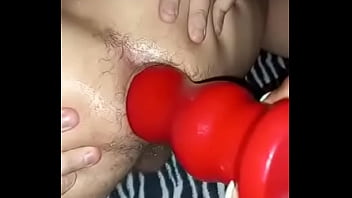 Un Dildo Enorme Por Mi Hoyo