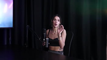 O Físico Não Importa, Prefere Um Homem Intelig_nte, E Se Transar Com Um Ruim, Ela Goza Batendo Siririca, E Com Squirt... - Debora Andrade (sheer/red)