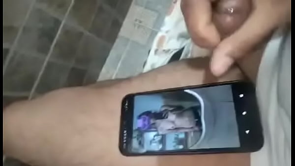 Mi Amigo Se Masturba Viendo Las Fotos De Mi Esposa