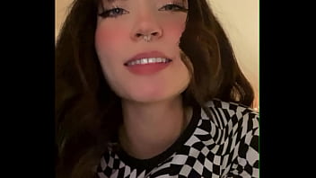 Mi Novio Me Pide Que Me Toque Por Webcam - Sin Ropa