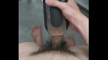 洗澡时拿着飞机杯自慰1