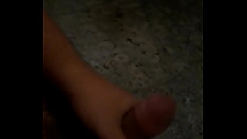 Batendo Uma No Trabalho - solo, gay, punheta, trabalho, batendo-uma - Video 832973