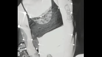 Trans Chupa Y Se Masturba Con Un Pepino Se Pone Super Cachonda Fumando Kris