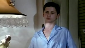 Madastra Besa Desnuda Y Seduce A Su Hij4 Para Provocar A Su Hijo Que Quer_a Ver A Su Hermana Desnuda