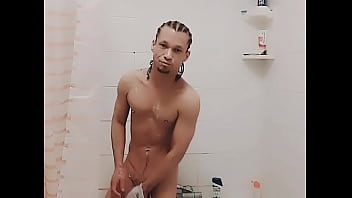 Lipslovertje Taking Shower