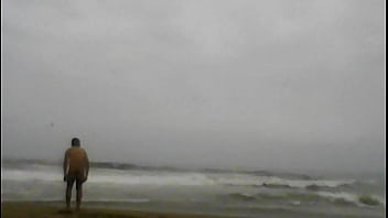 Corriendo Desnudo En La Playa 2