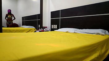 Hermanastro Sexy Tengo Una Idea!! Que Tal Si Grabamos Porno Con Mi Camara De 4k. Porno Real Casero Interracial, Morena Y Blanco, Leche Y Chocolate Caliente.