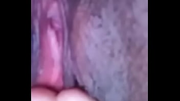 Novinha Com Tesão Se Masturba Rapidamente No Banheiro Até Gozar