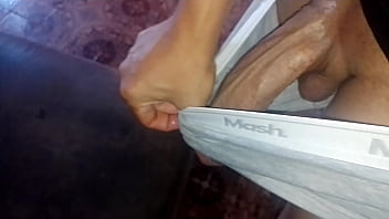 Sacando O Pau Da Cueca