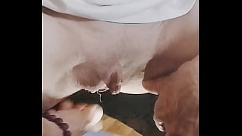 Vetty Shaving Her Pussy