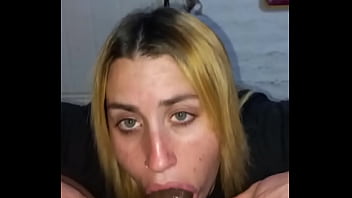 Rubia La Chupa Bien Rico