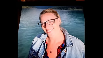 Spermatribute Für Sarah Die älteste Der Drei Schwestern.