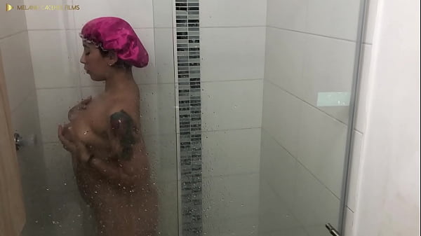 Espiando A Mi Ti4 Mientras Se Baña - Porno En Español