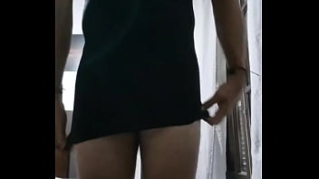 Con La Ropa De La Mujer De Mi Amigo