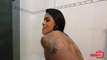 Mamando A Big Piroca Do Bambu Depois Do Banho Até Me Encher Todinha De Porra