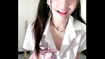 双尾甜美小姐姐！好久没播了！JK装短裙，脱光光道具自慰，假屌跳蛋双管齐下，闭眼很享受国产网约高端外围