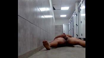 Me Desnudo En Una Estacion De Servicio Ypf Y Me Hago La Paja. Arriesgado Real