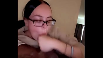 Nerd Chupando Negão - sucking, blowjob, slut, whore, bbw, bbc - Video 750667