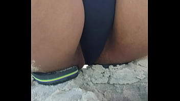 Mostrando Ela Na Praia Em Público