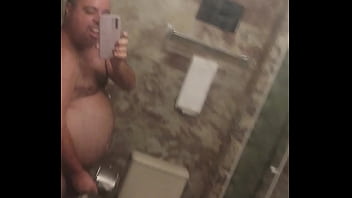 Batendo Uma Punheta No Hotel Até Gozar