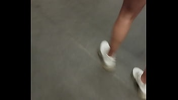 Mi Novia En Minifalda Enseña En Culo