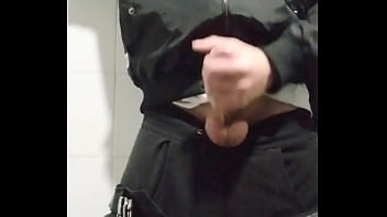 Eyaculando En El Trabajo