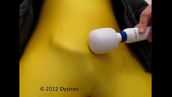 Branle Au Vibreur Au Travers D_une Combinaison Lycra