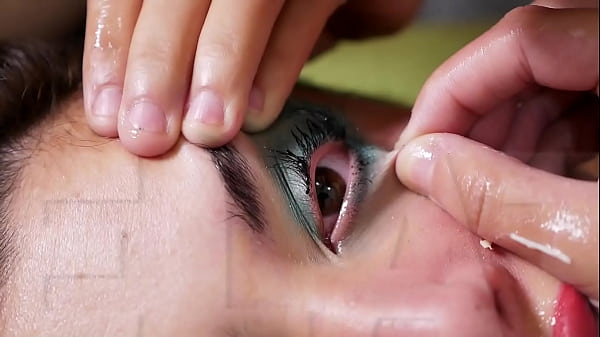 Big Ass Latina Babe Gets Cum In Her Eye And Gives A Great Pukejob