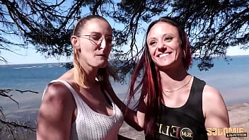 Arianna Se Fait Baiser Par Une Coquine Dans Un Trio Ffh