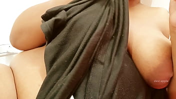Indian Aunty With Sexy Tits