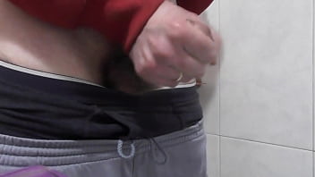 Me Corro En Un Baño Publico
