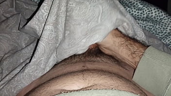 Masturbación Bajo La Sábana