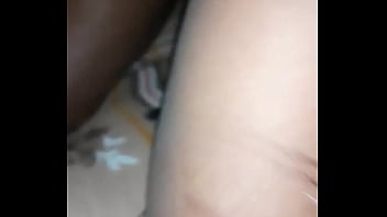 Comendo A Casada Enquanto Marido Sai