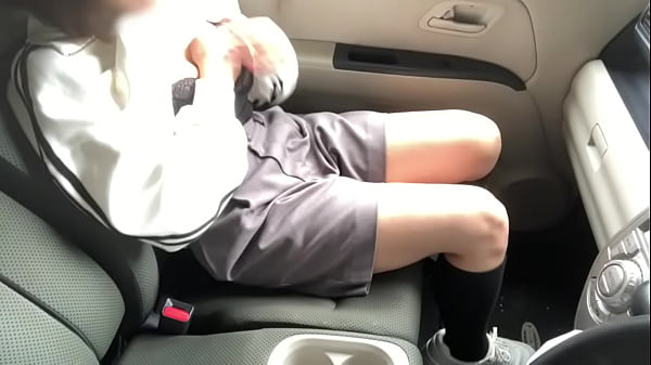 開放的なひとりエッチをしたくて森に車を停めて車内オナニーして気持ちよくなる女子◯生。沢山喘ぎながらオナニーは気持ちよかったです。