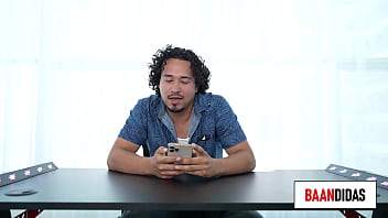 Luisito Tefornica Esta Listo Para Follarse A Su Asistenta En Su Primer Unboxing Porno.