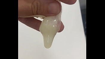 Llenando El Condon De Leche