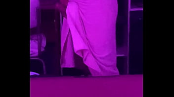 Novinho De Toalha Mostrando A Pica