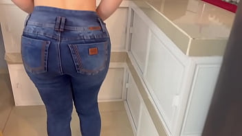 Clases De Sexo En La Cocina Con Milf