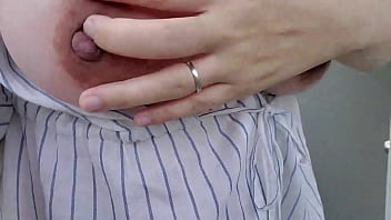 A Married Woman Gets Excited By Outdoor Masturbation And Cums While Squirting：the Full Video Is_