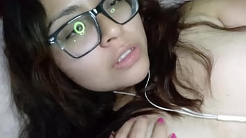 _quieres Ver Mis Tetas?/ Chava Con Casa Sola Se Graba Mostrando Sus Tetas