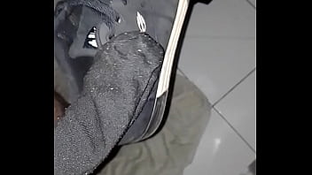 Com Tesão No T_nis E Na Meia