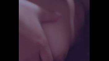 Joven Muestra Sus Tetas