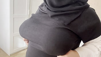Friend' Arab Wife Showed Tits