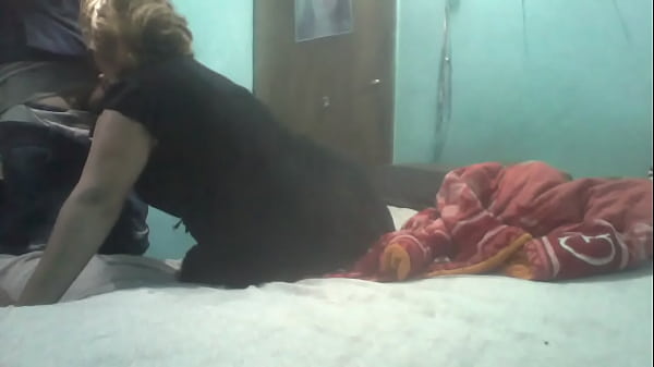 Me La Chupa Y Cogemos De Perrito En La Cama