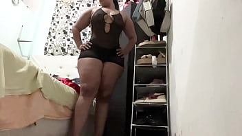 Chica Hermosa Se Pone Pijama Sexy Y Caliente