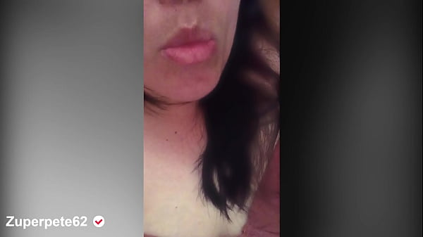 Sexy Acostada En La Cama Esperando Una Gran Descarga De Semen En Mi Cara