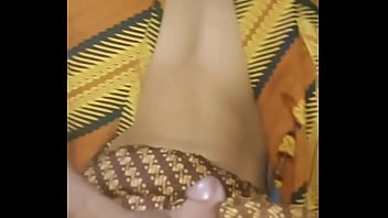 Ngocok Pakai Kain Jarik Sampai Crot