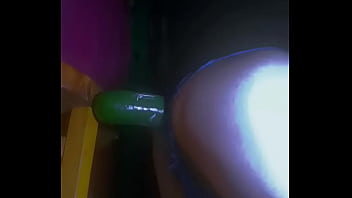 Me Doy Placer Con Pepino Enorme Empotrado En Un Mueble